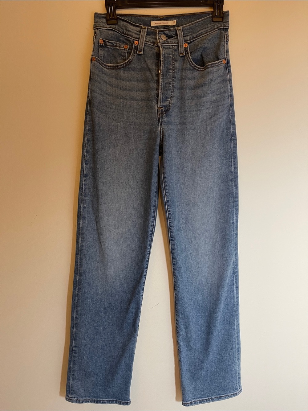 Woman’s Levi’s  Ribcage Straight-Leg Jeans Button Fly size 27